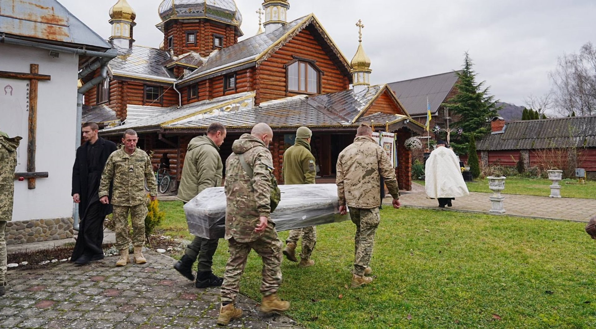 На Закарпатті перепоховали Героя, який загинув у 2023-му під час боїв за Бахмут (ФОТО)