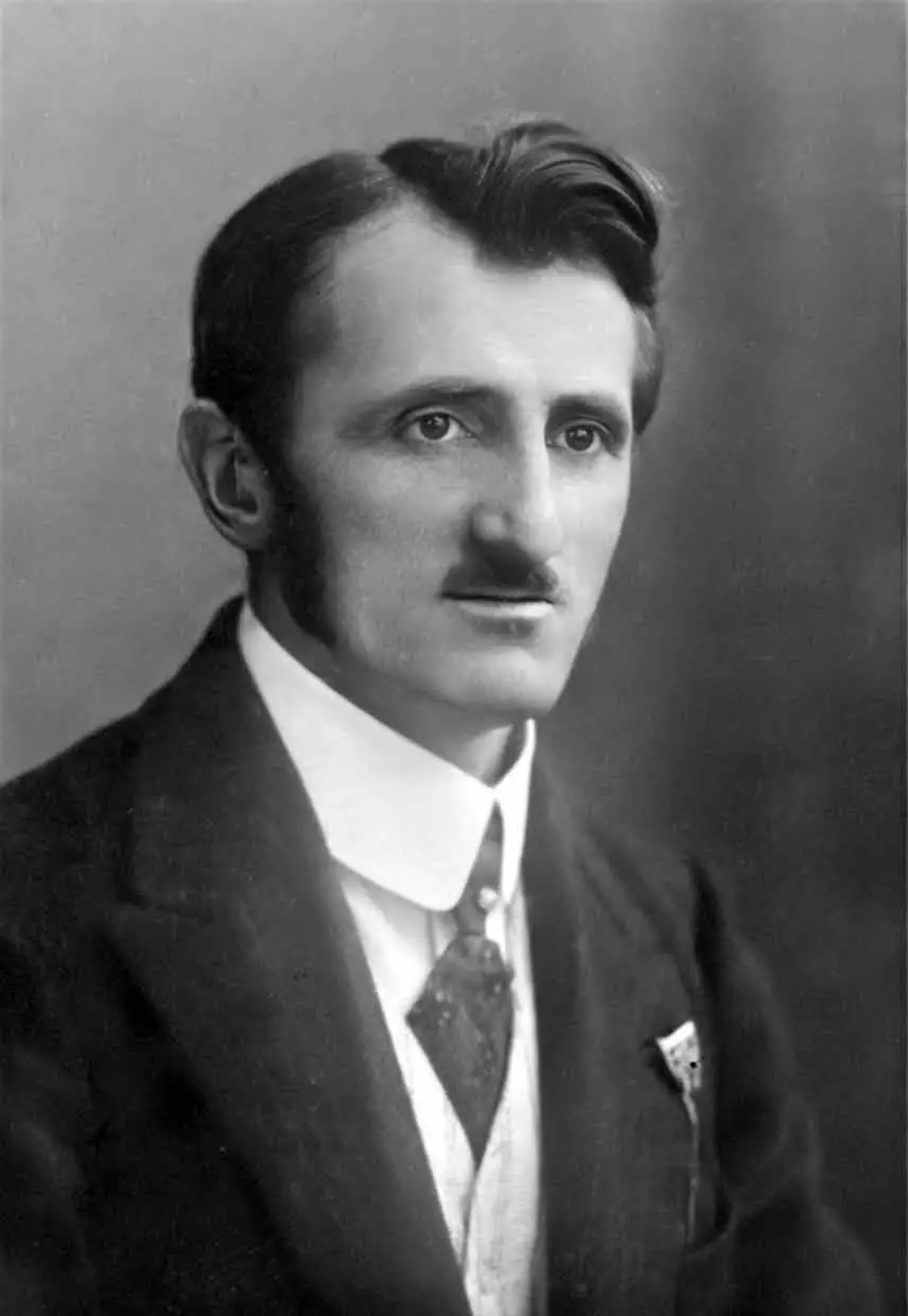 Рудольф Вацек (Rudolf Wacek, 1883-1956). Портрет зроблений у 1928 році, фот. PIC_1-N-2026, NAC