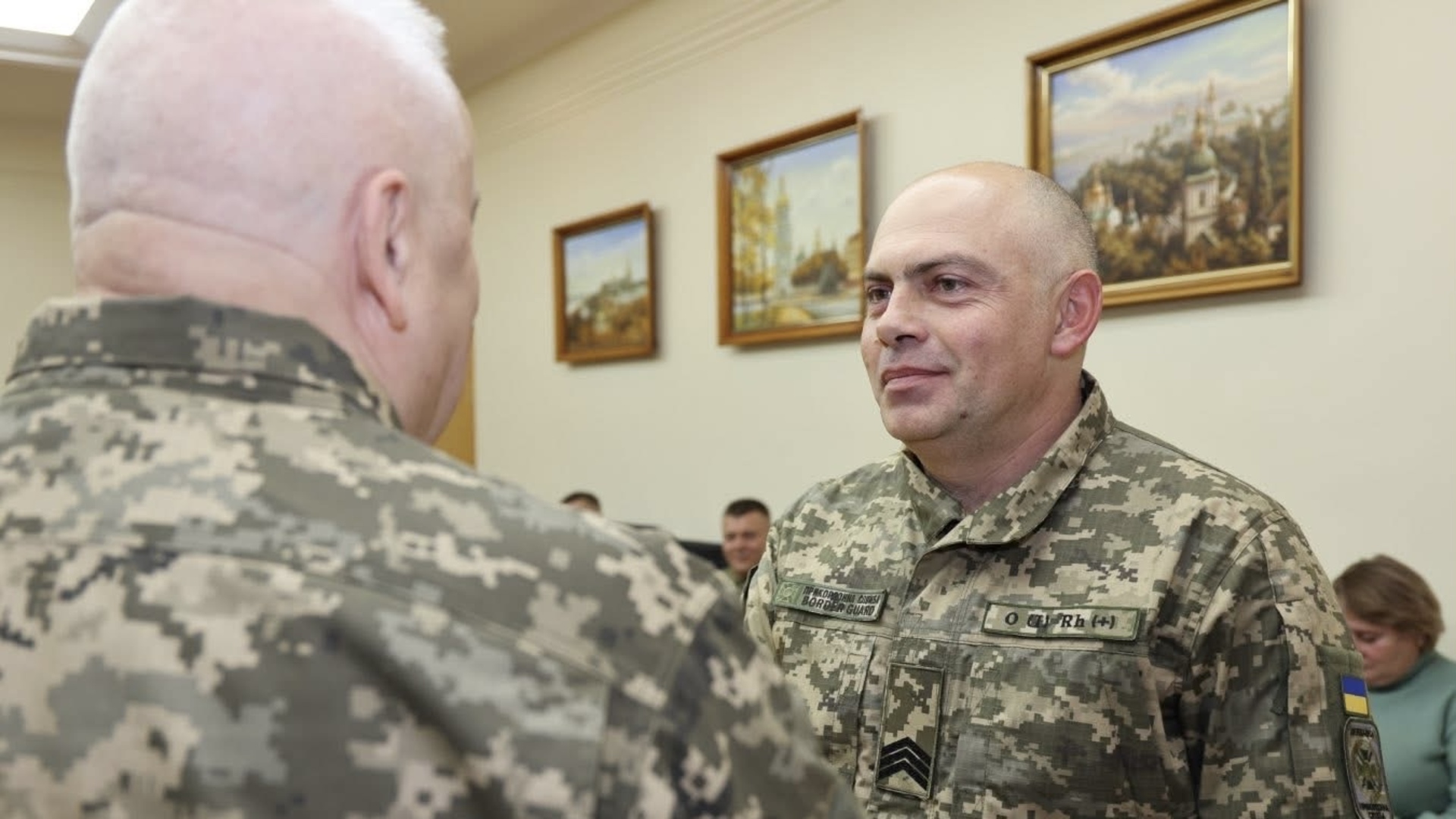 Прикордонника Мукачівського загону, який повернувся з полону, нагородили медаллю «Захиснику Вітчизни»