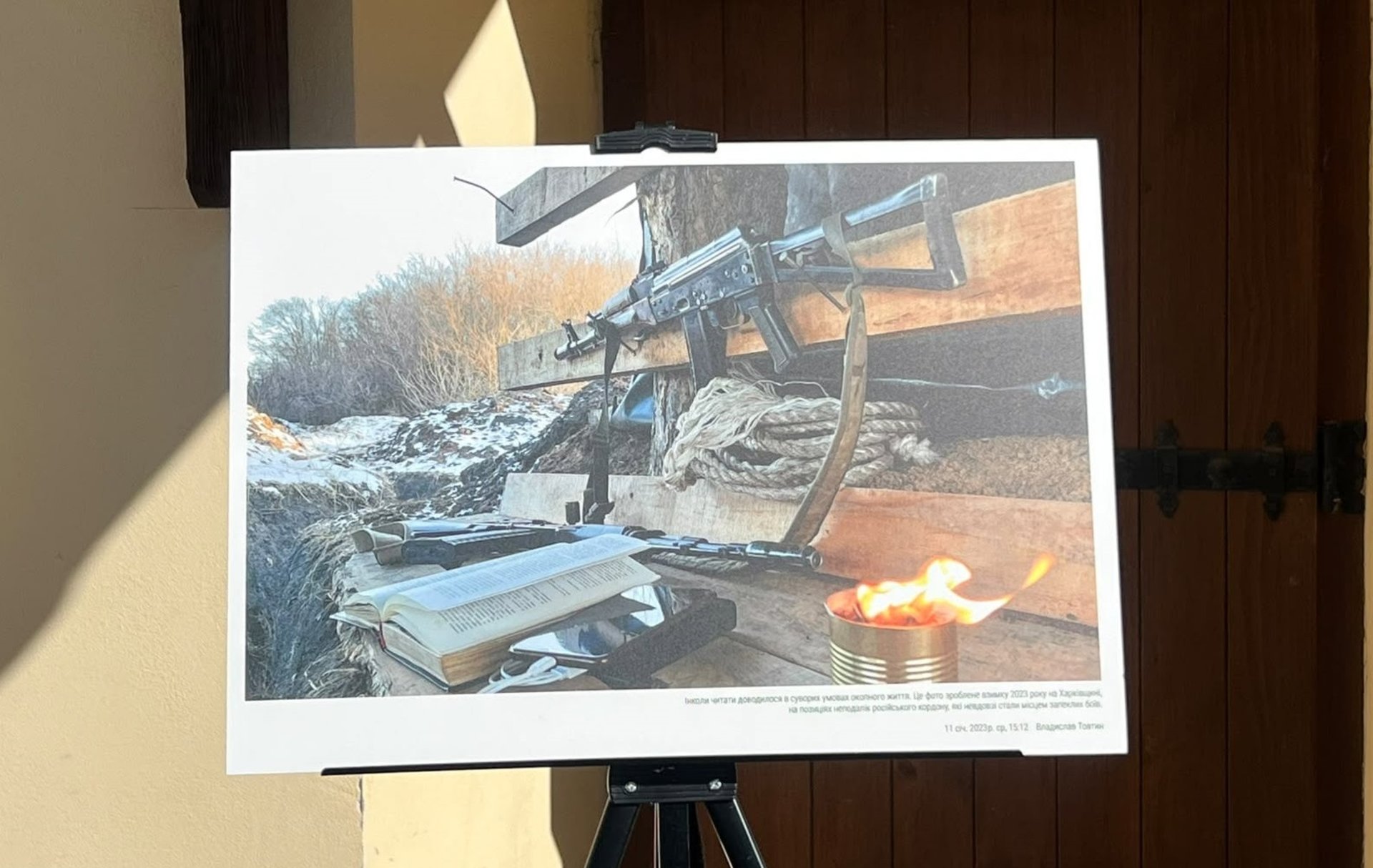 В Ужгороді на «Книга-Фест — 2026» відкрили фотовиставку «Книга на лінії фронту» (ФОТО)