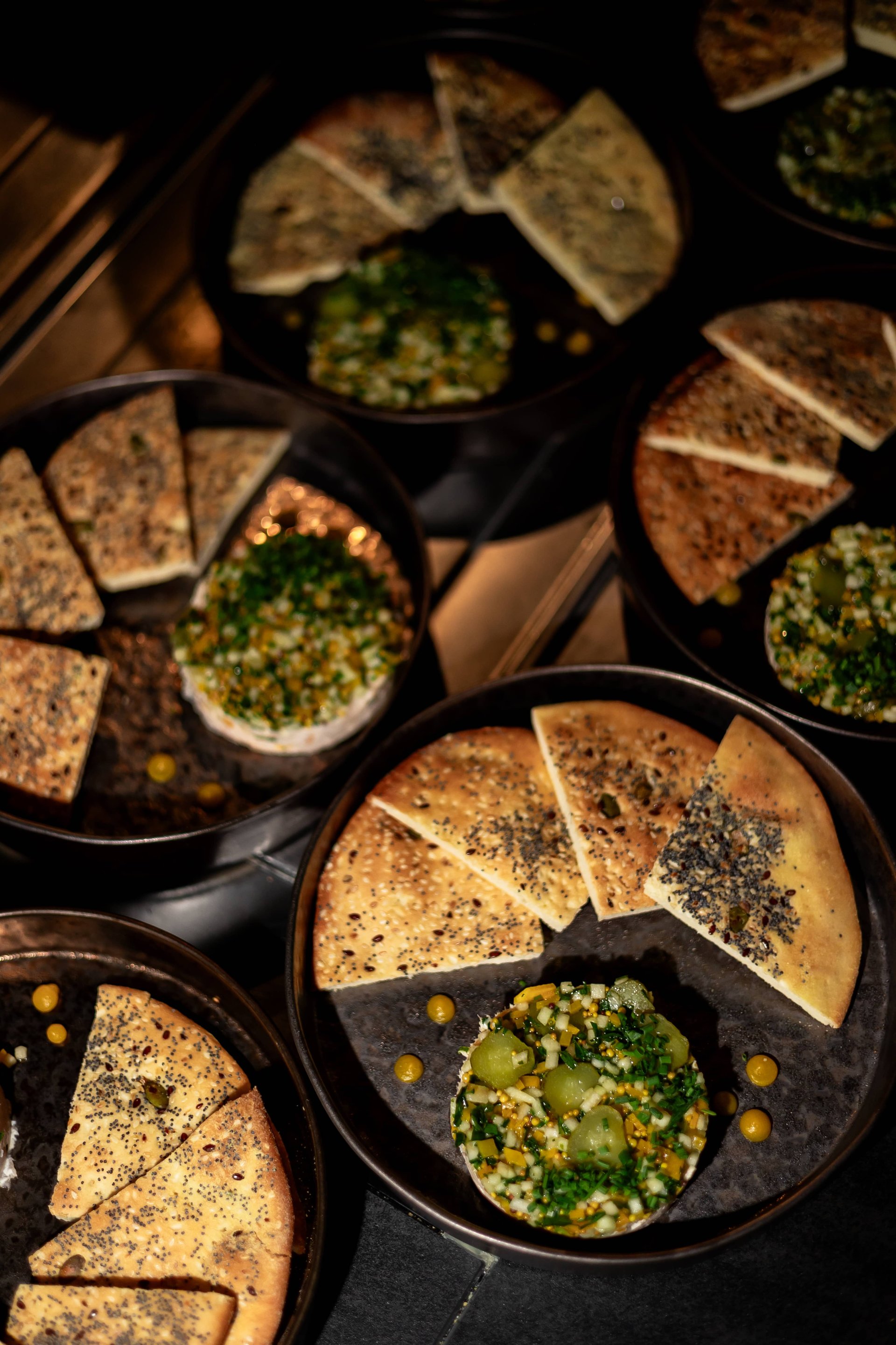 Страви української кухні з сучасною подачею під час гастрономічного заходу спільноти «Поруч Азов»