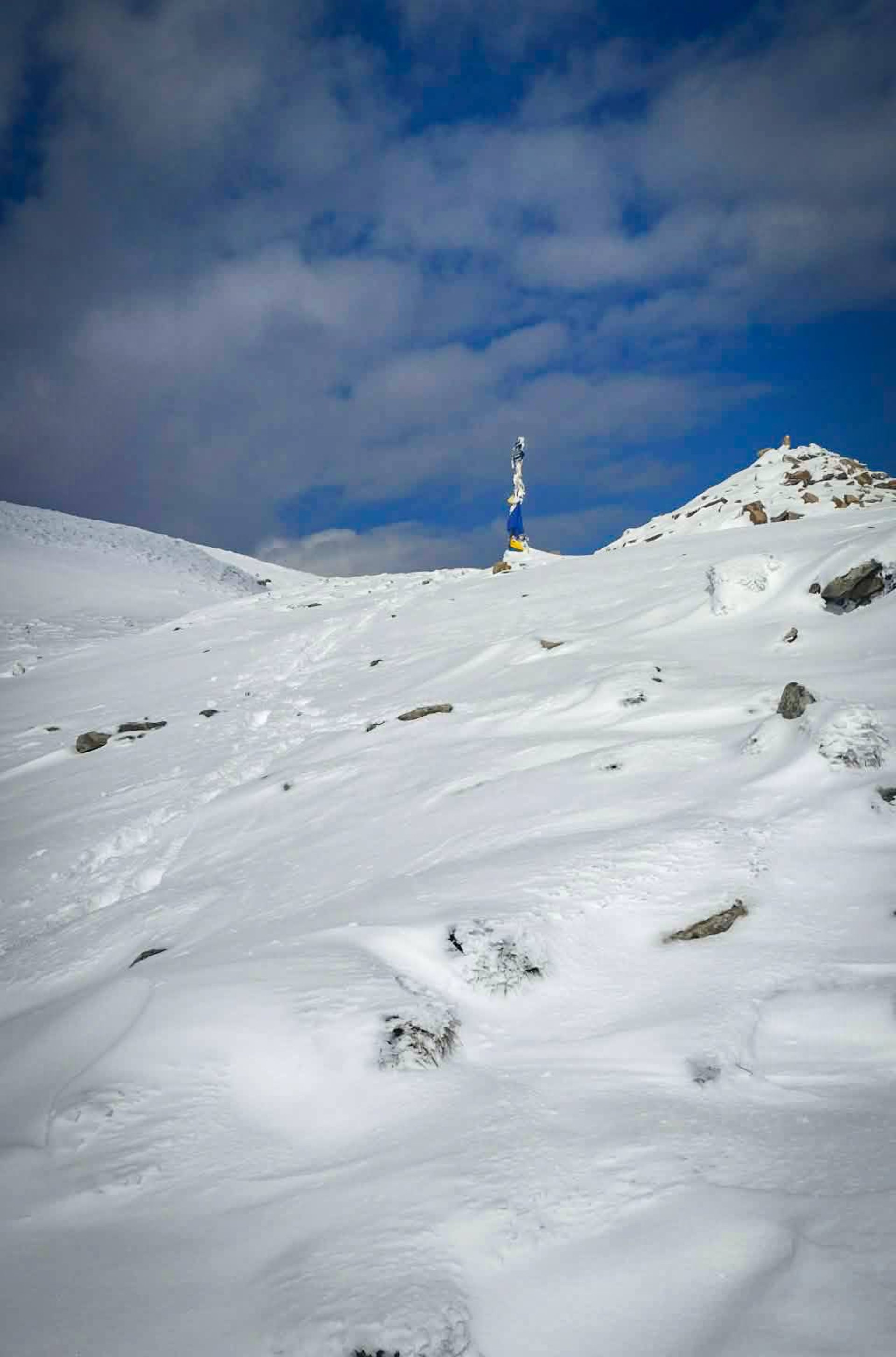 Сніг триматиметься до червня: туристів застерігають від підйому на Говерлу