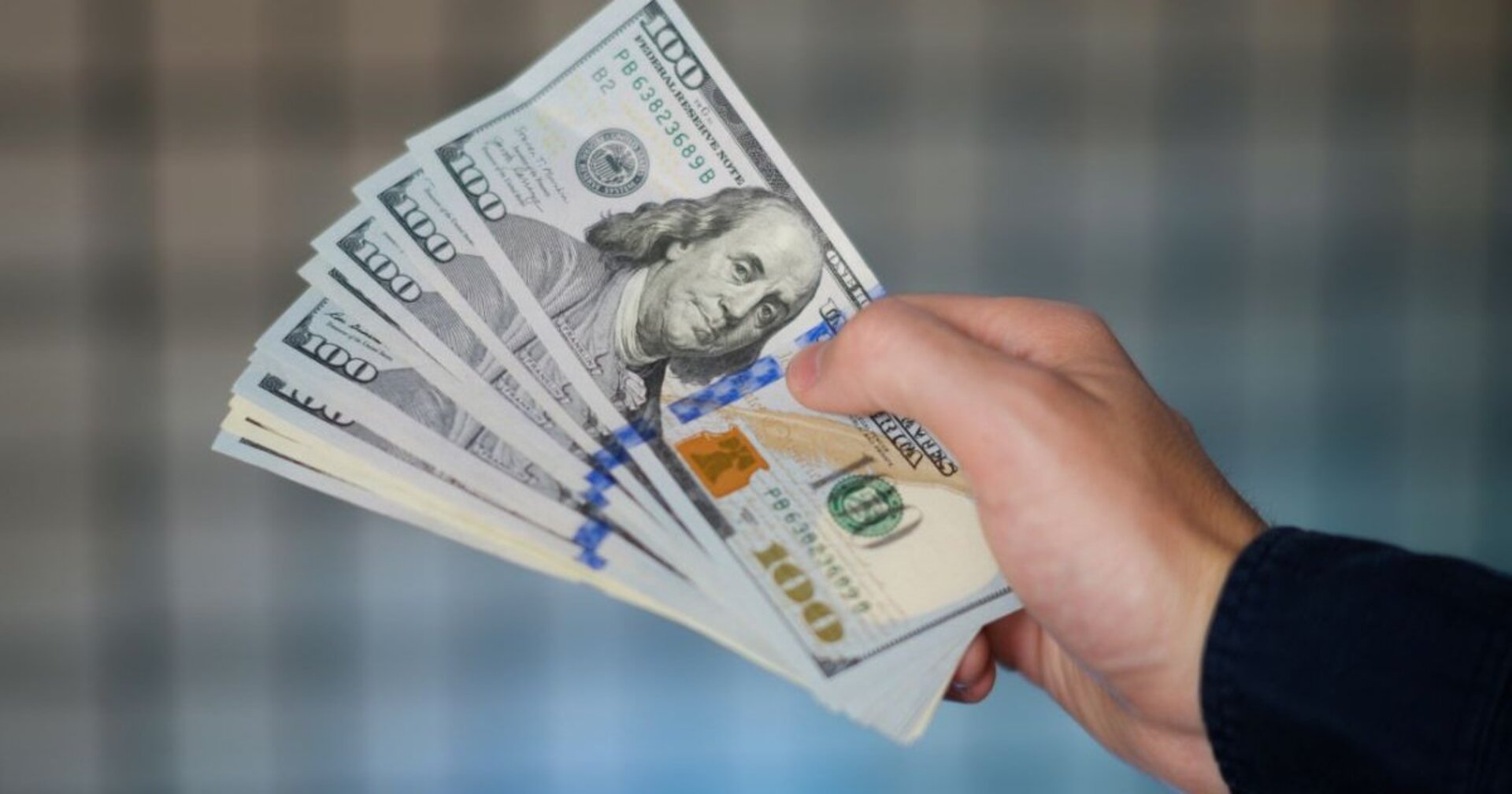 В Ужгороді автоінструктор вимагав хабар від учениці за успішний іспит