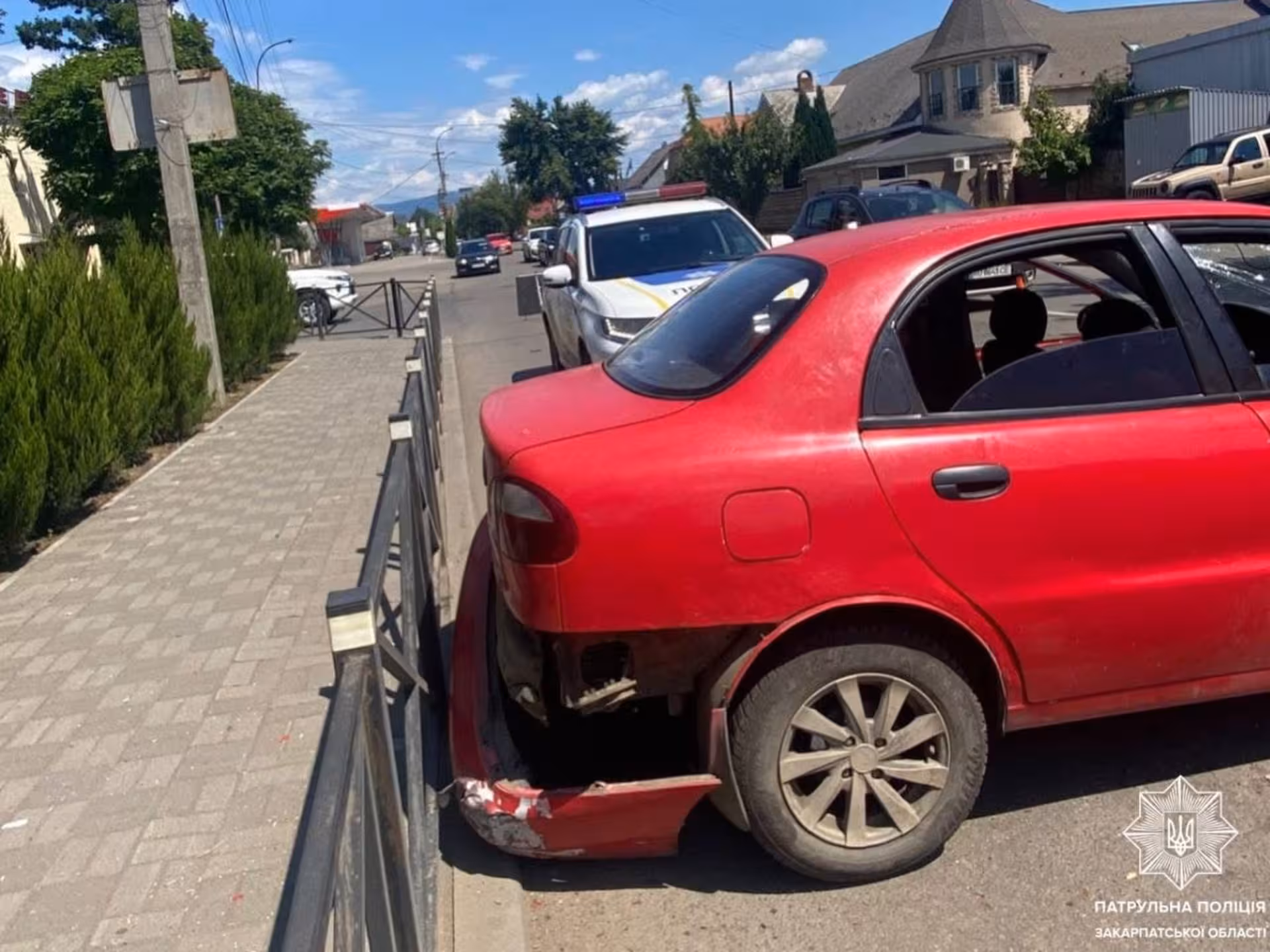 В Ужгороді пʼяний водій на Daewoo врізався у BMW (ФОТО)