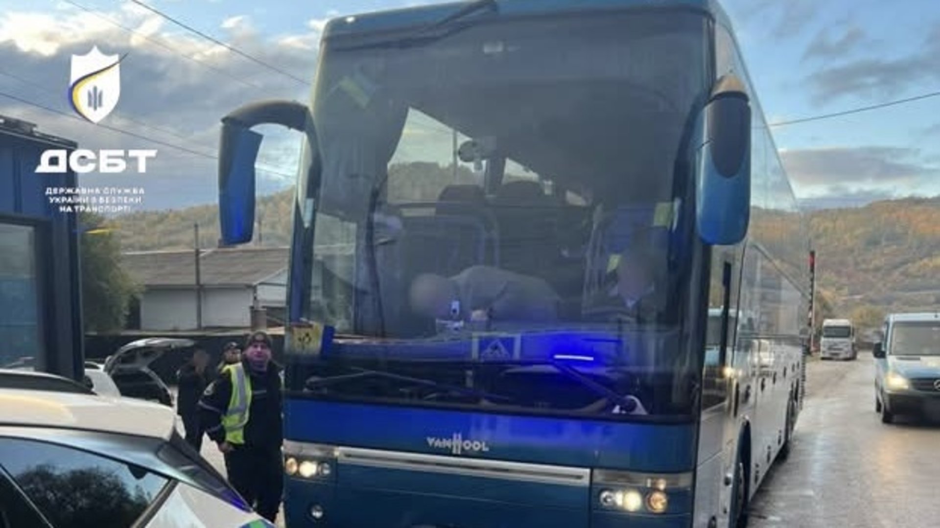 На Закарпатті водія автобуса оштрафують за ігнорування вимоги зупинитися