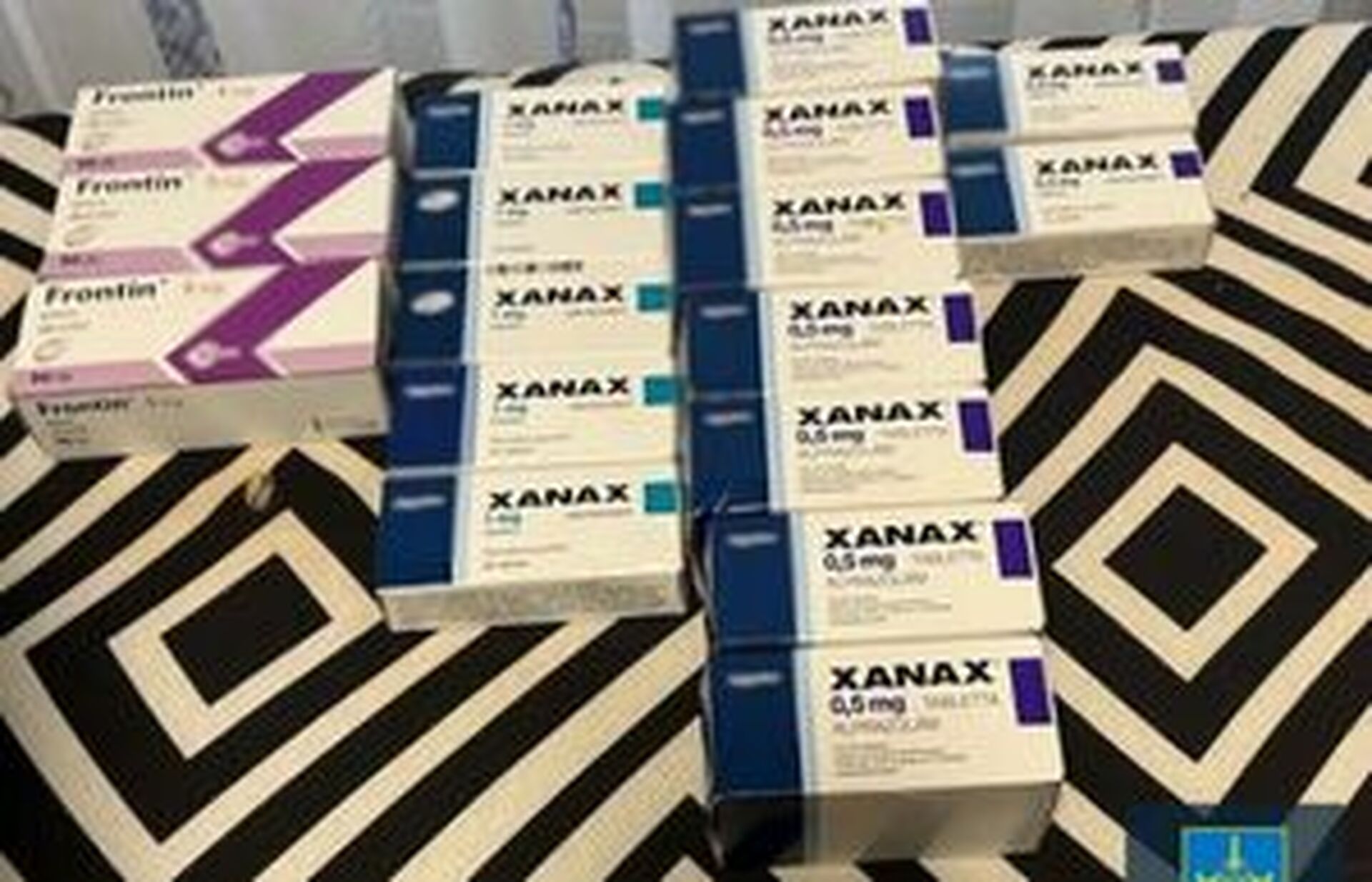 Продавали Xanax та Frontin: В Ужгороді у збуті психотропів підозрюють  власника аптек і спільників | Mukachevo.net