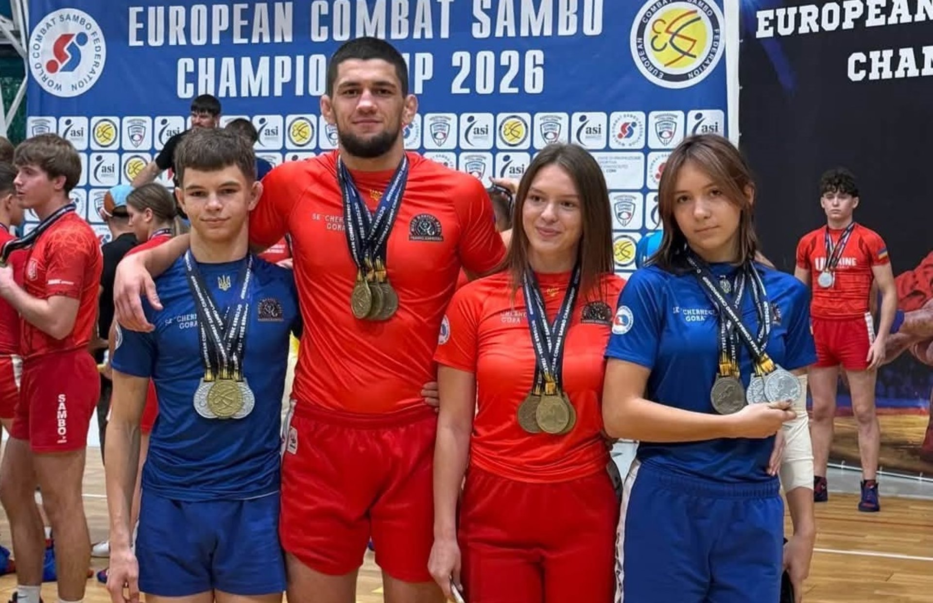 16 нагород із Мілана: мукачівці успішно виступили на чемпіонаті Європи з бойового самбо