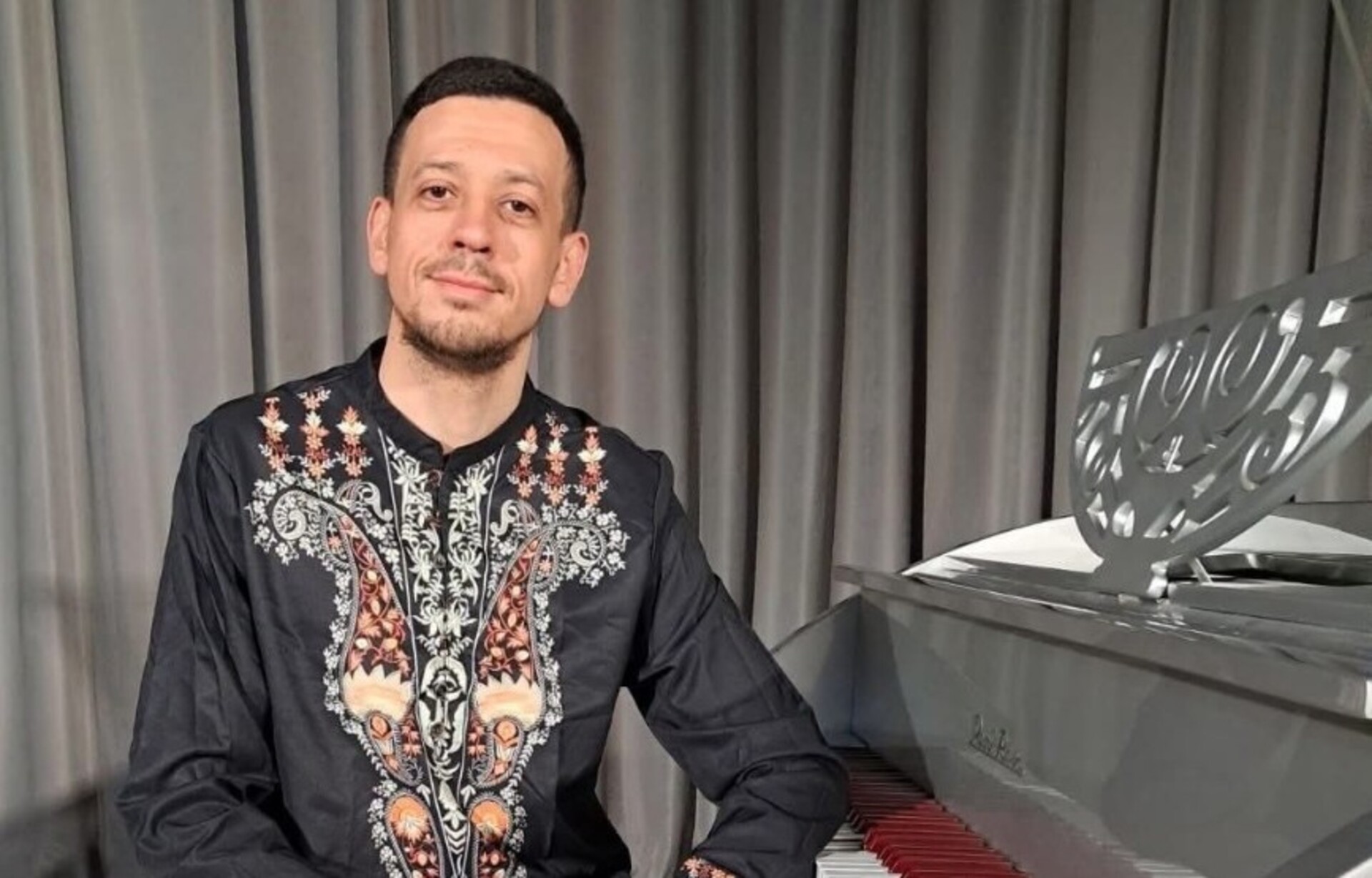 "Мистецтво жити душею": мукачівець Мирослав Екман презентував нову нотну збірку